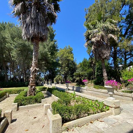 레체 Palazzo De Carlo E Il Parco Dei 7 Pozzi B&B 외부 사진