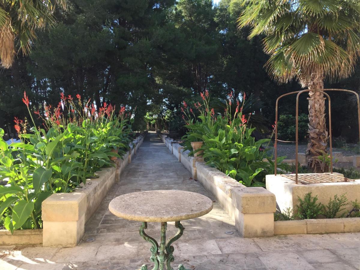 레체 Palazzo De Carlo E Il Parco Dei 7 Pozzi B&B 외부 사진