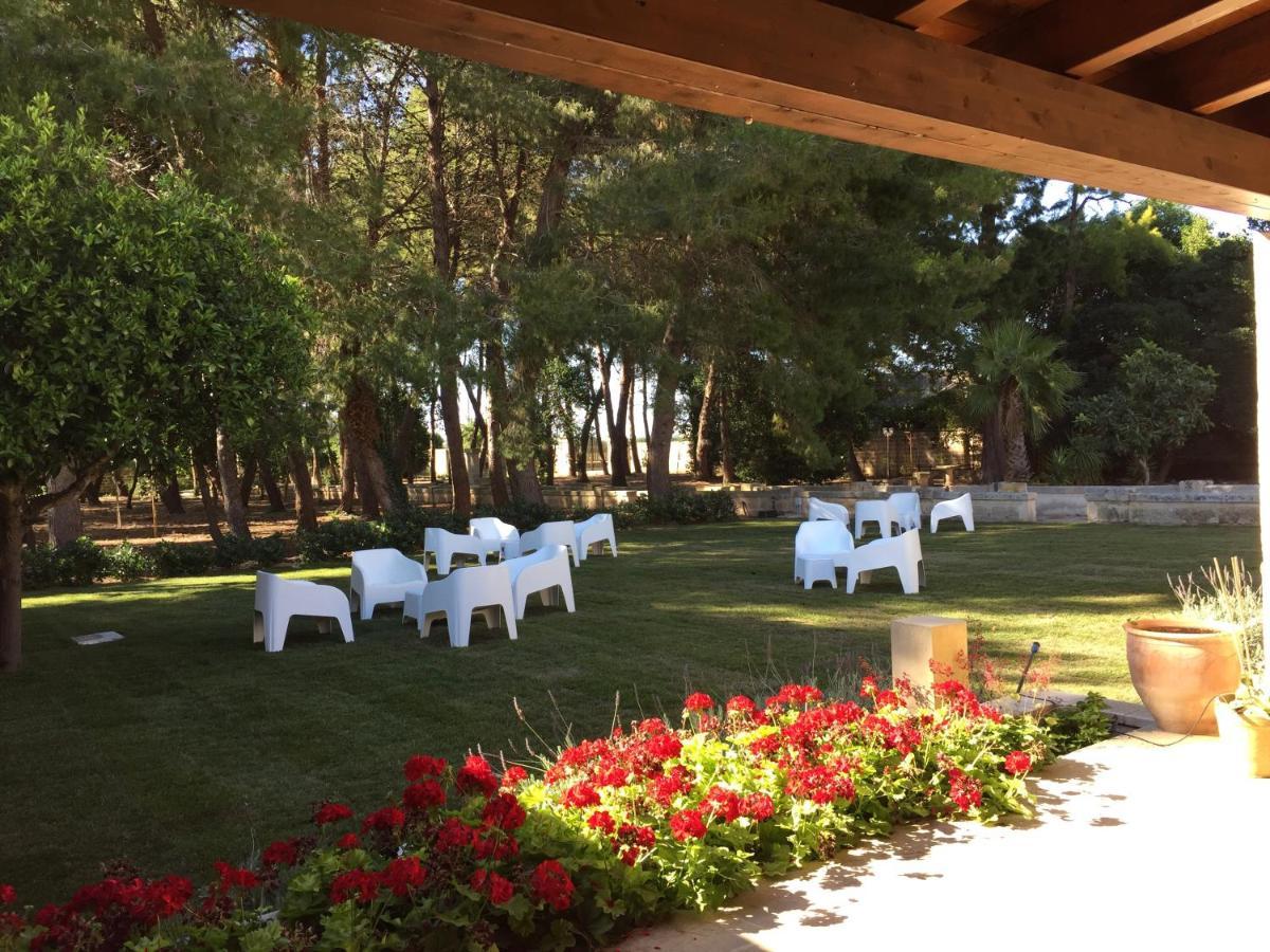 레체 Palazzo De Carlo E Il Parco Dei 7 Pozzi B&B 외부 사진