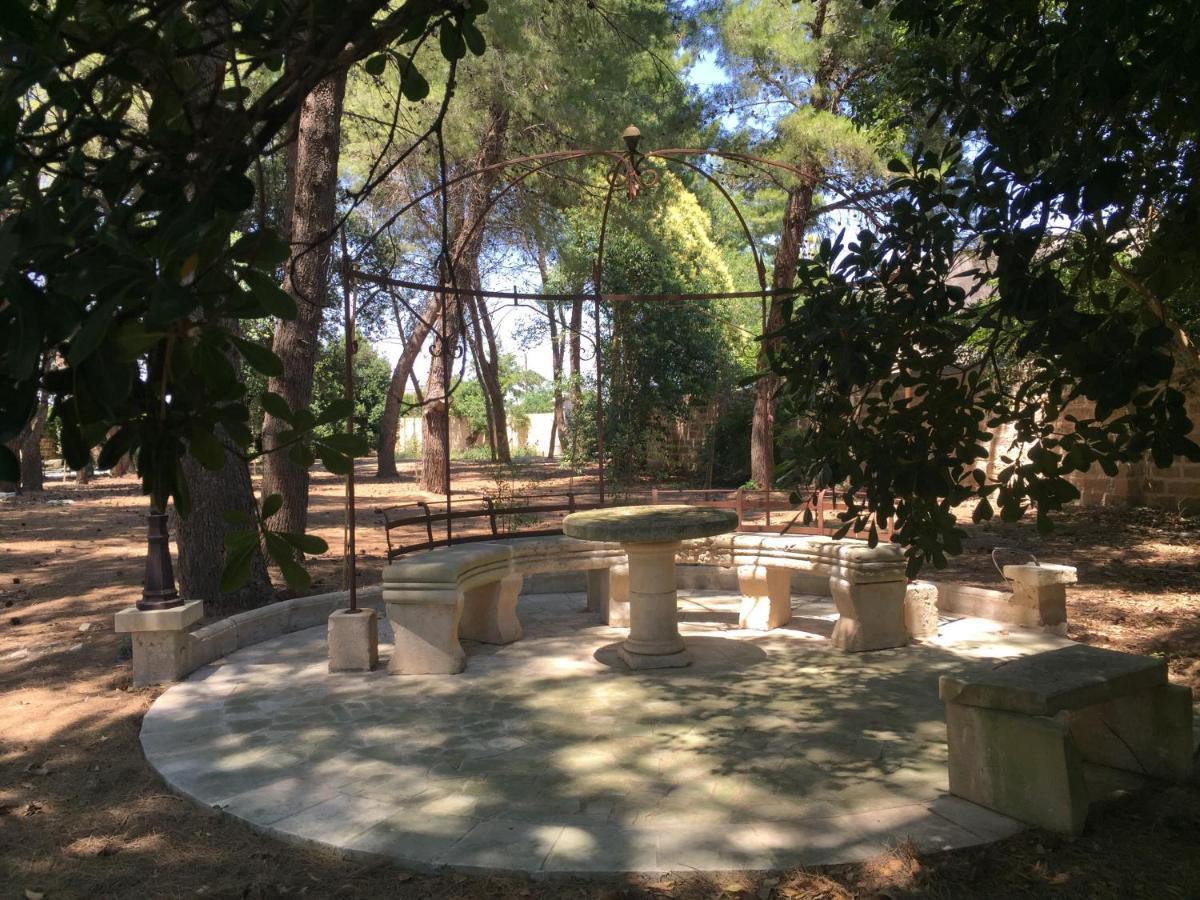 레체 Palazzo De Carlo E Il Parco Dei 7 Pozzi B&B 외부 사진
