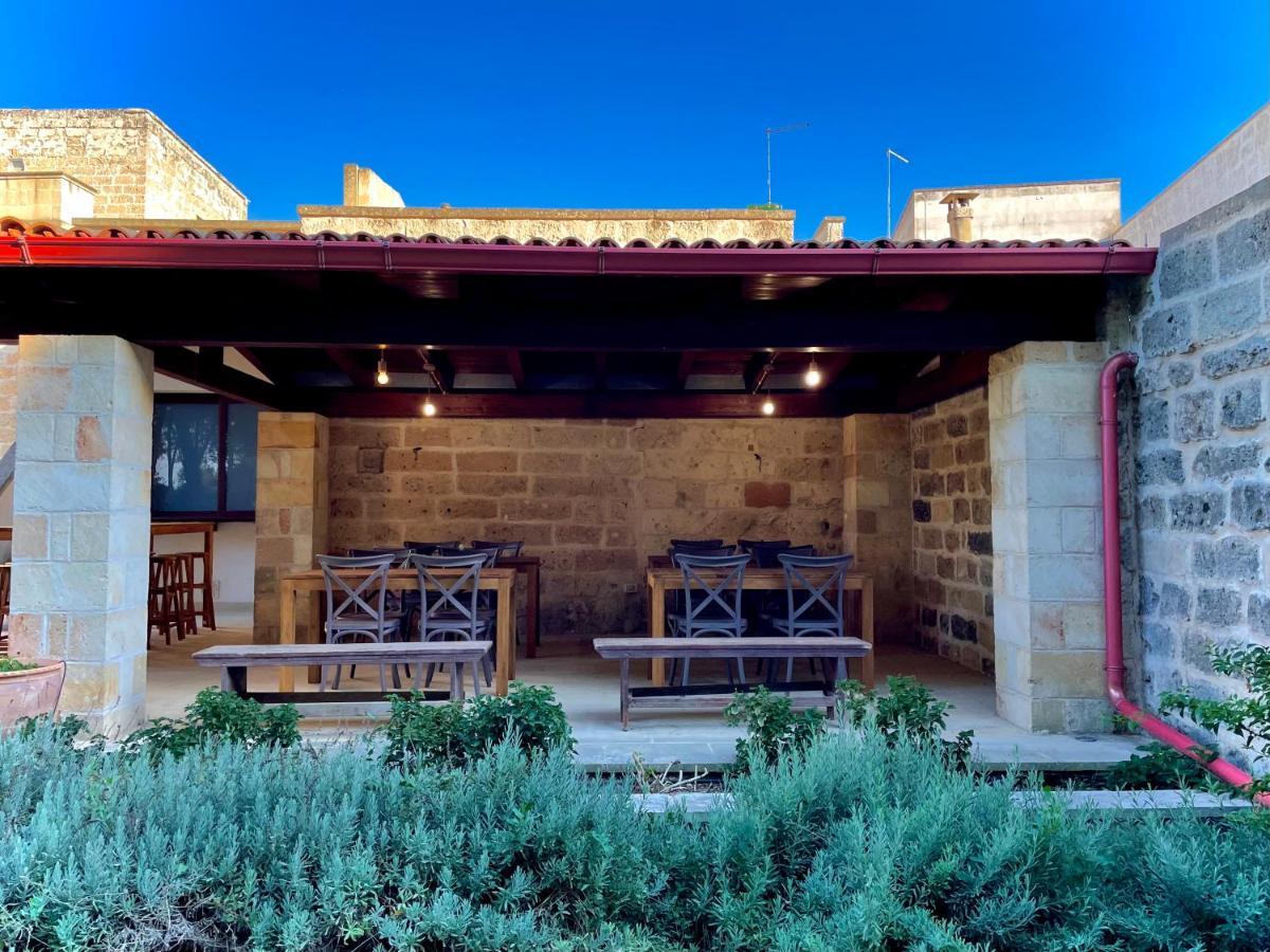 레체 Palazzo De Carlo E Il Parco Dei 7 Pozzi B&B 외부 사진