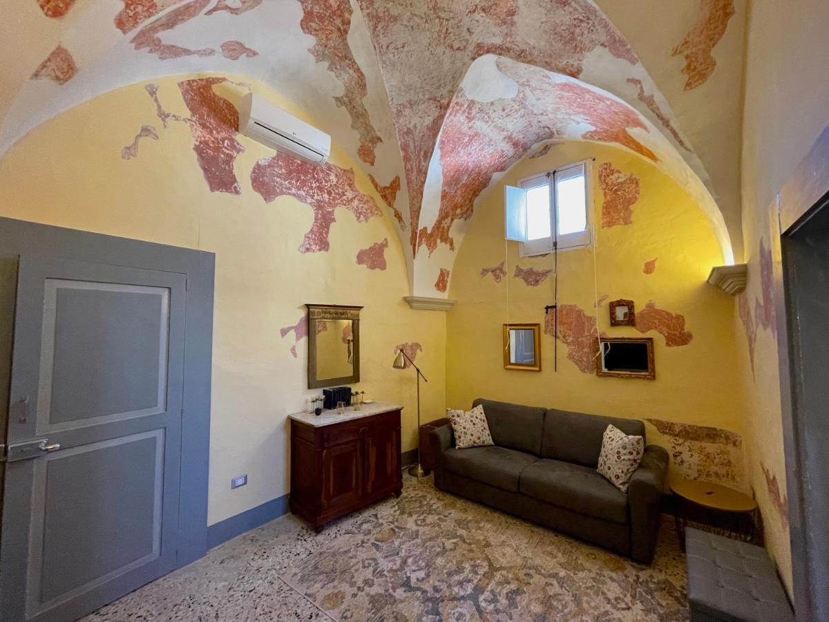 레체 Palazzo De Carlo E Il Parco Dei 7 Pozzi B&B 외부 사진