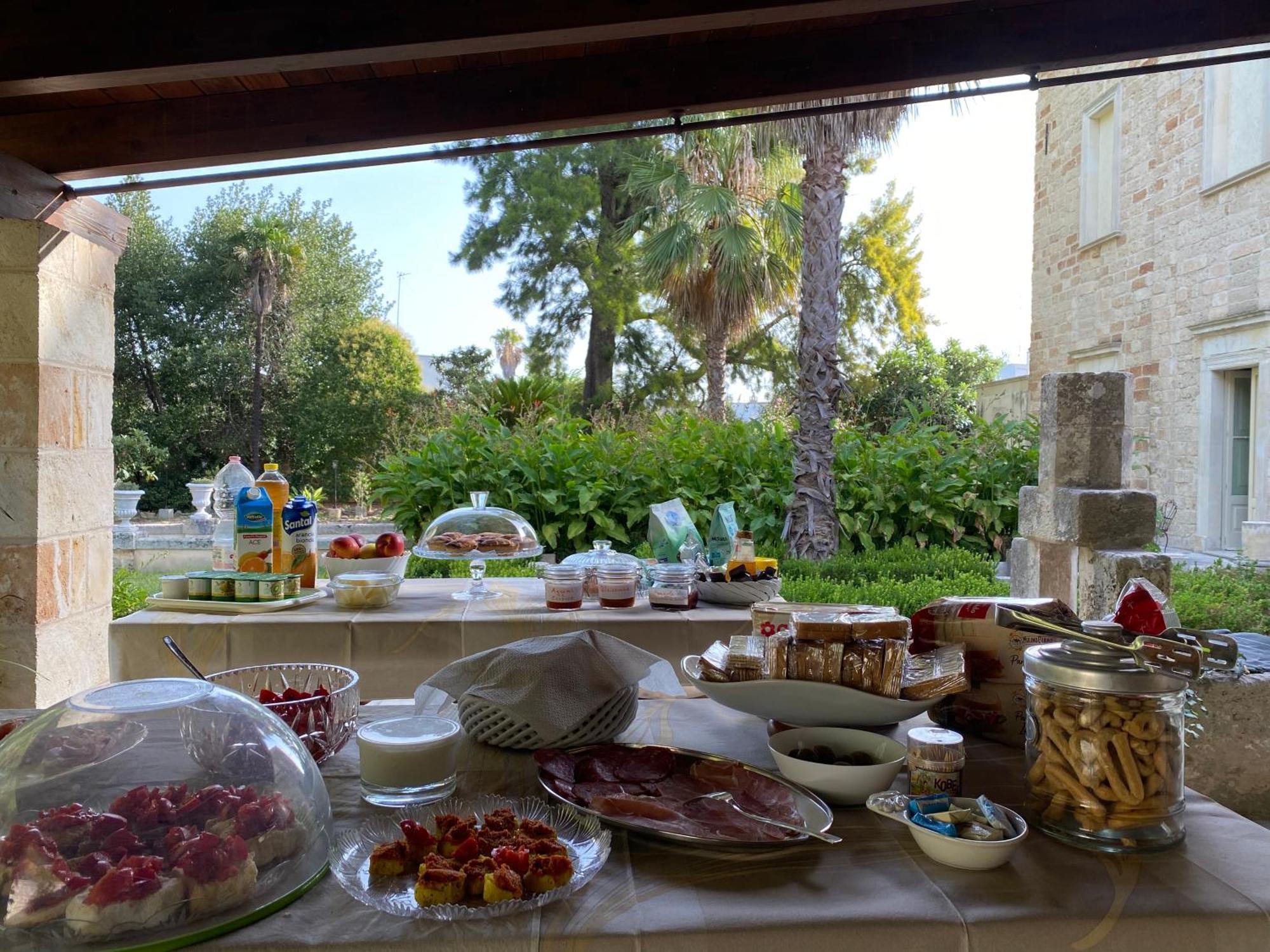 레체 Palazzo De Carlo E Il Parco Dei 7 Pozzi B&B 외부 사진