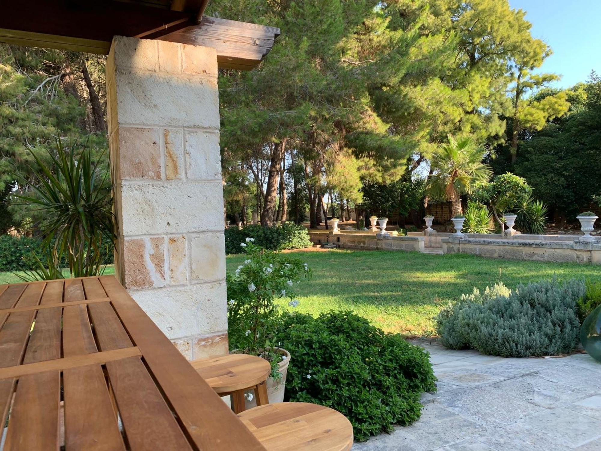 레체 Palazzo De Carlo E Il Parco Dei 7 Pozzi B&B 외부 사진