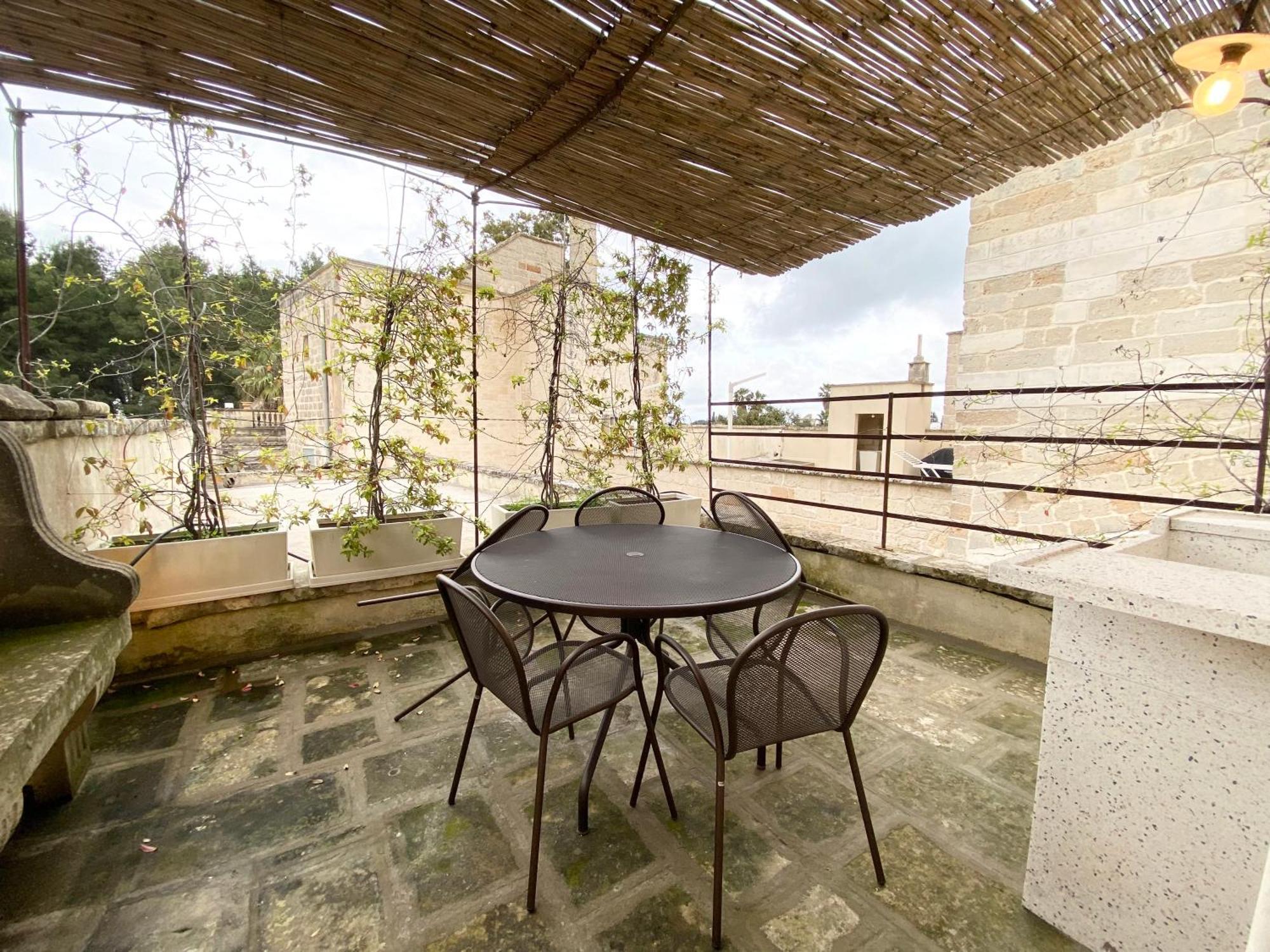 레체 Palazzo De Carlo E Il Parco Dei 7 Pozzi B&B 외부 사진