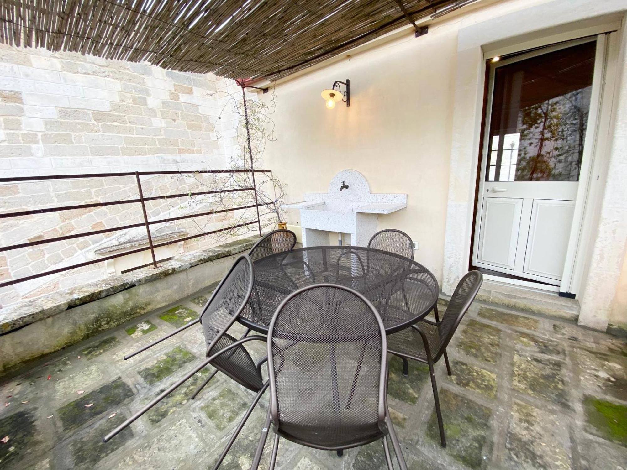 레체 Palazzo De Carlo E Il Parco Dei 7 Pozzi B&B 외부 사진