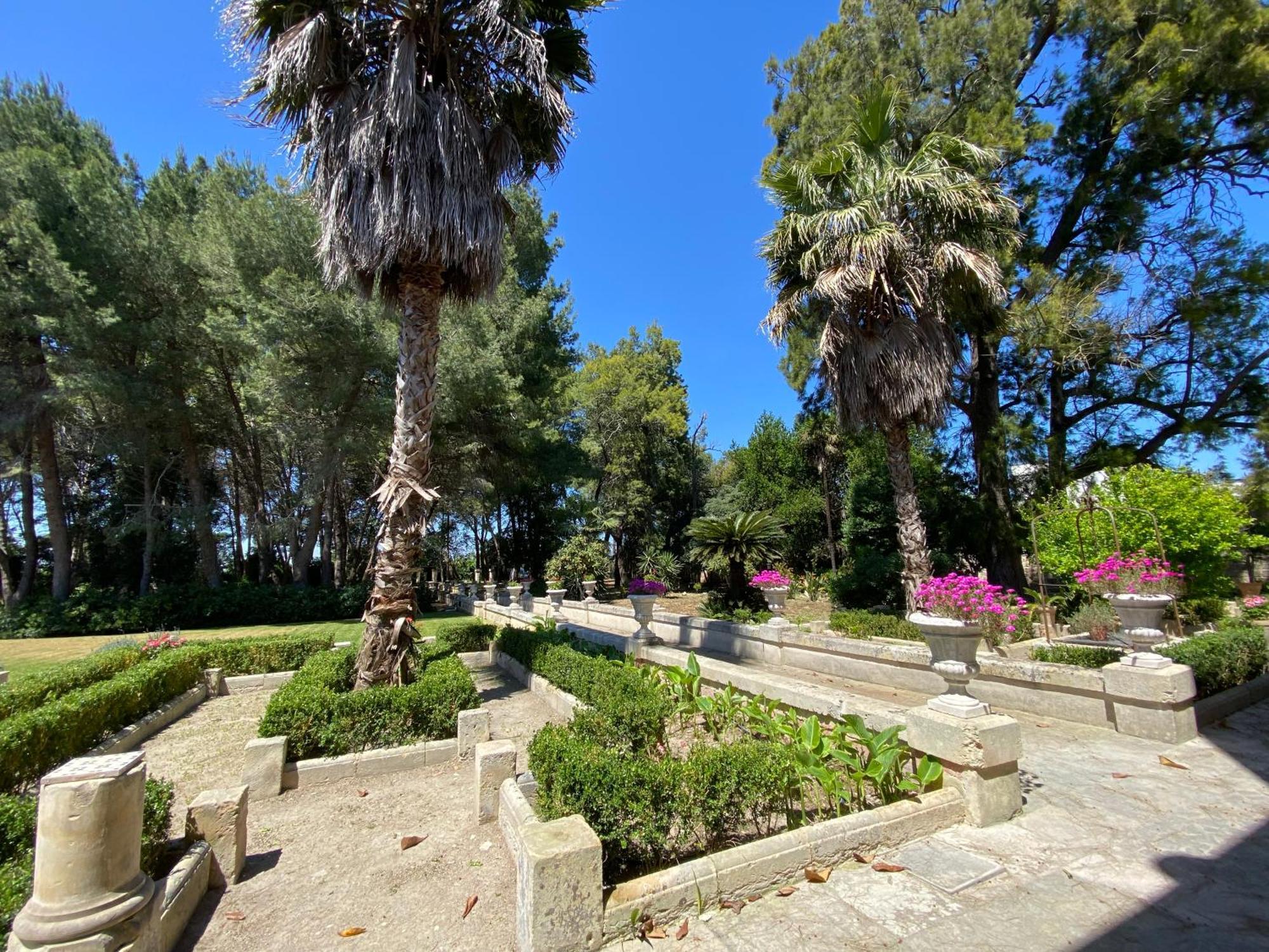 레체 Palazzo De Carlo E Il Parco Dei 7 Pozzi B&B 외부 사진