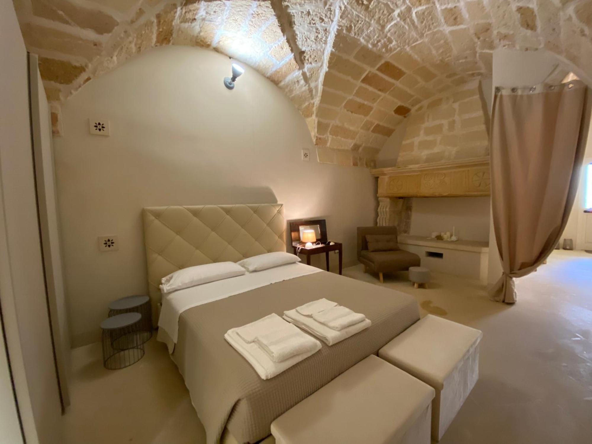레체 Palazzo De Carlo E Il Parco Dei 7 Pozzi B&B 외부 사진